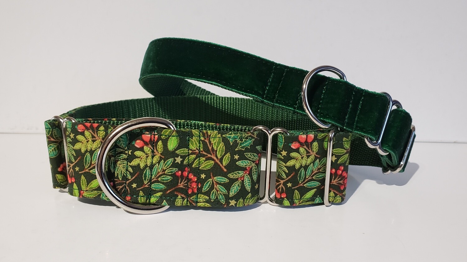 Christmas Dog Collar With Festive Holly and Berries Design