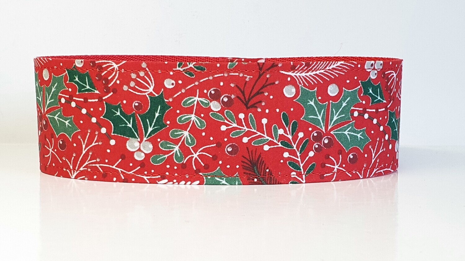 Red Christmas Dog Collar With Mistletoe and Foliage Design