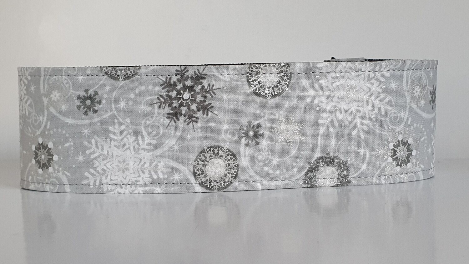 Silver Metallic Snowflakes With Silver Highlights Dog Collar