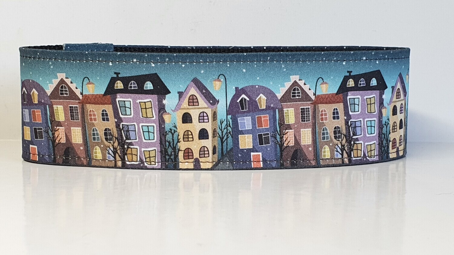 Unique Design &#39;Cosy Street&#39;  Dog Collar