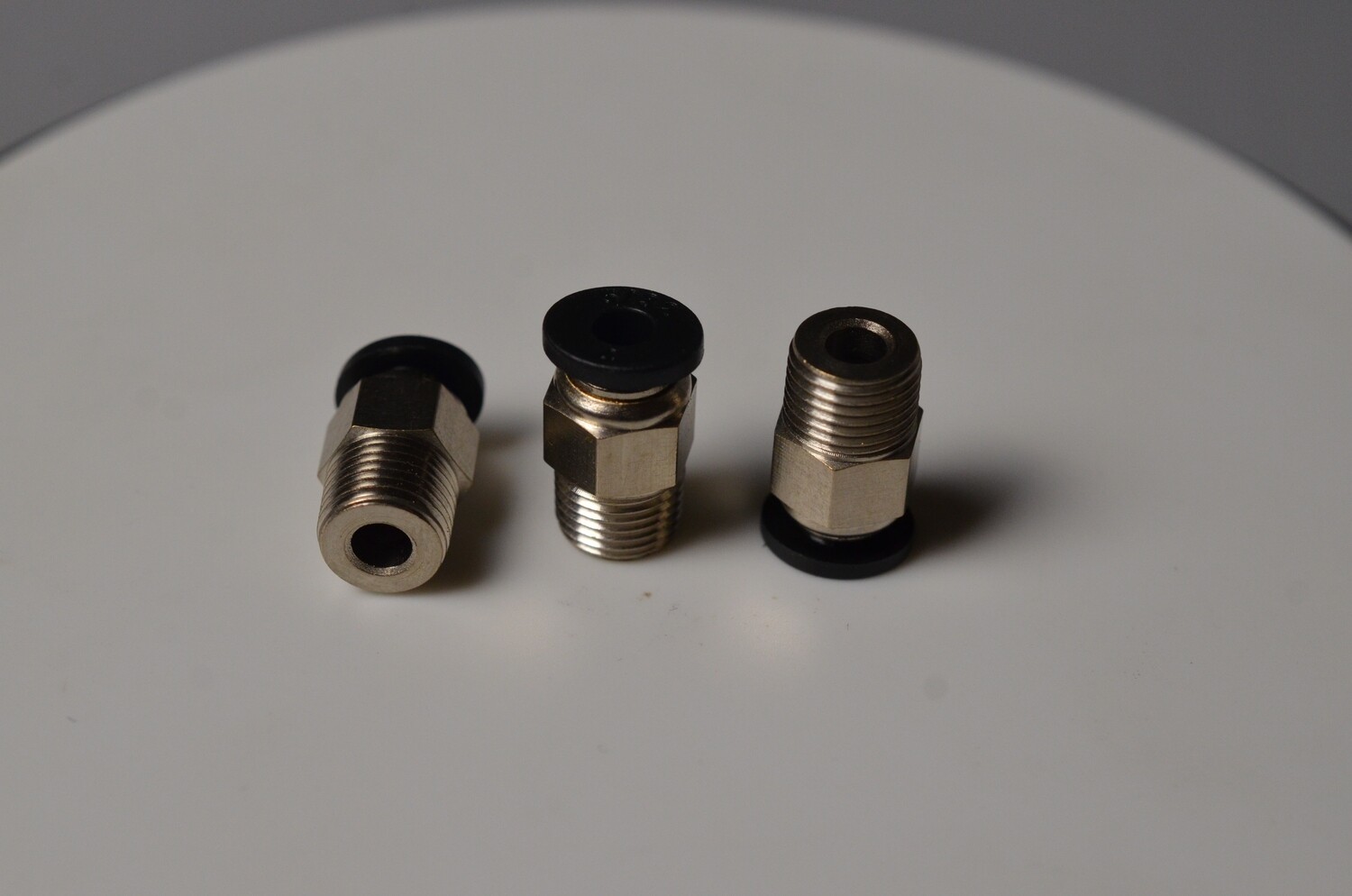 Пневмо-фитинг для трубки 4 мм (версия 6)