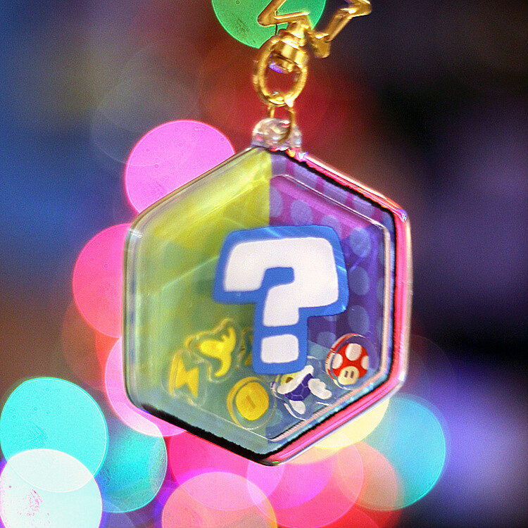 Mario Kart Item Box 2.5" shaker acrylic charm/porte-clé acrylique brassable