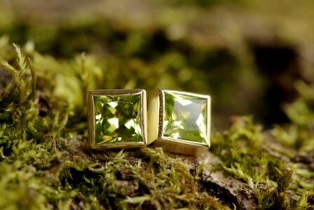 Ohrstecker mit grünem Peridot in Gold 585/000 geschmiedet