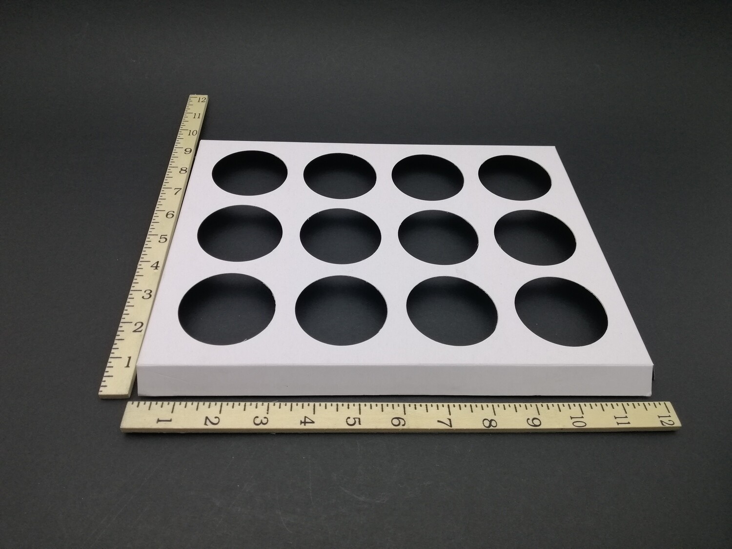12N1 CUPCAKE HOLDER 20`S