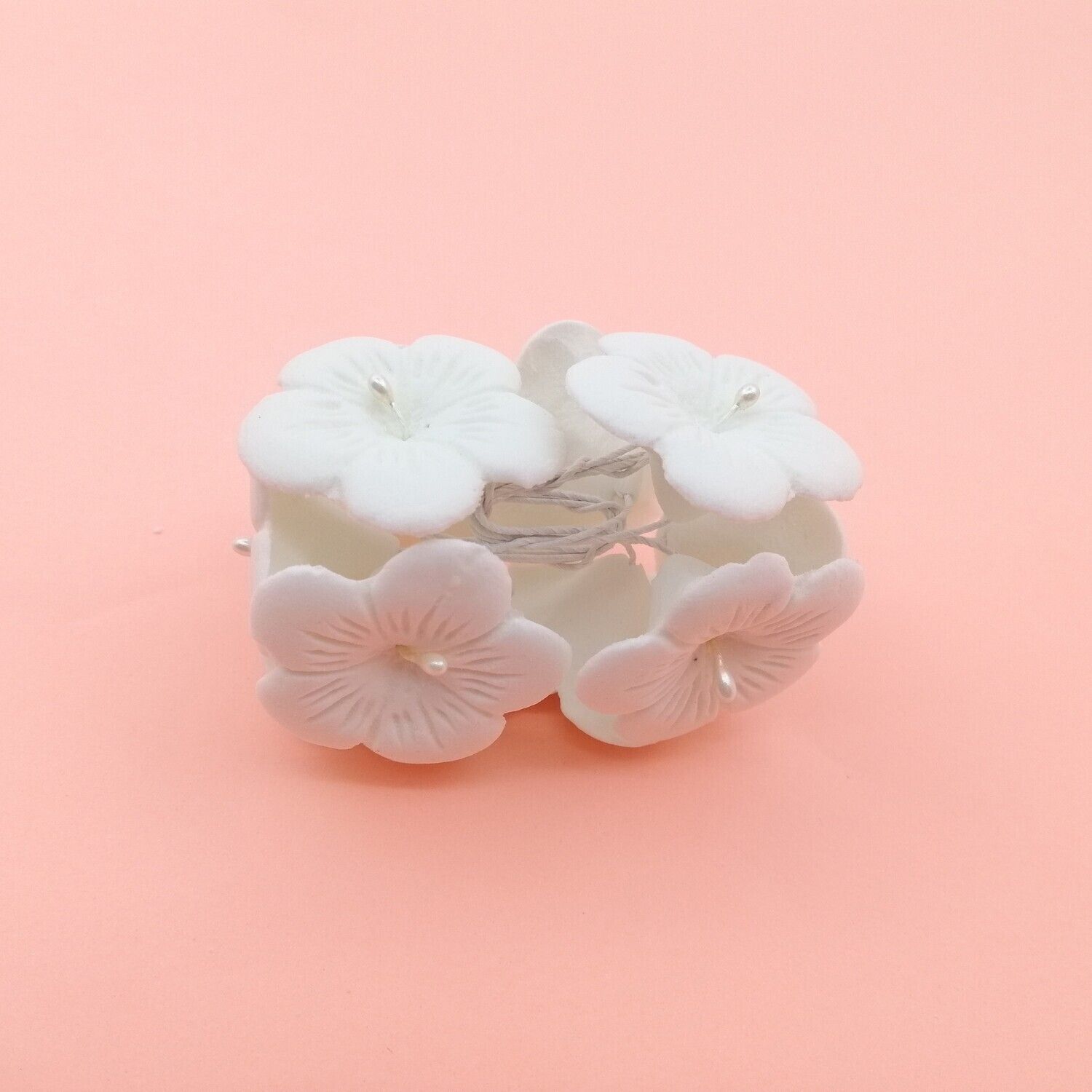 FIVE PETALS WHITE EDIBLE TOPPER 10&#39;s