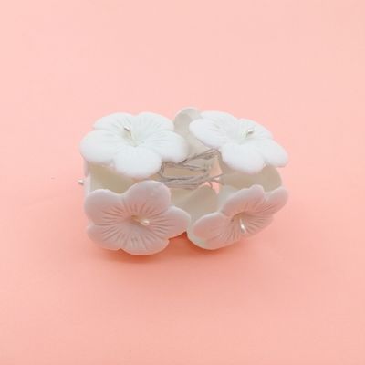 FIVE PETALS WHITE EDIBLE TOPPER 10&#39;s