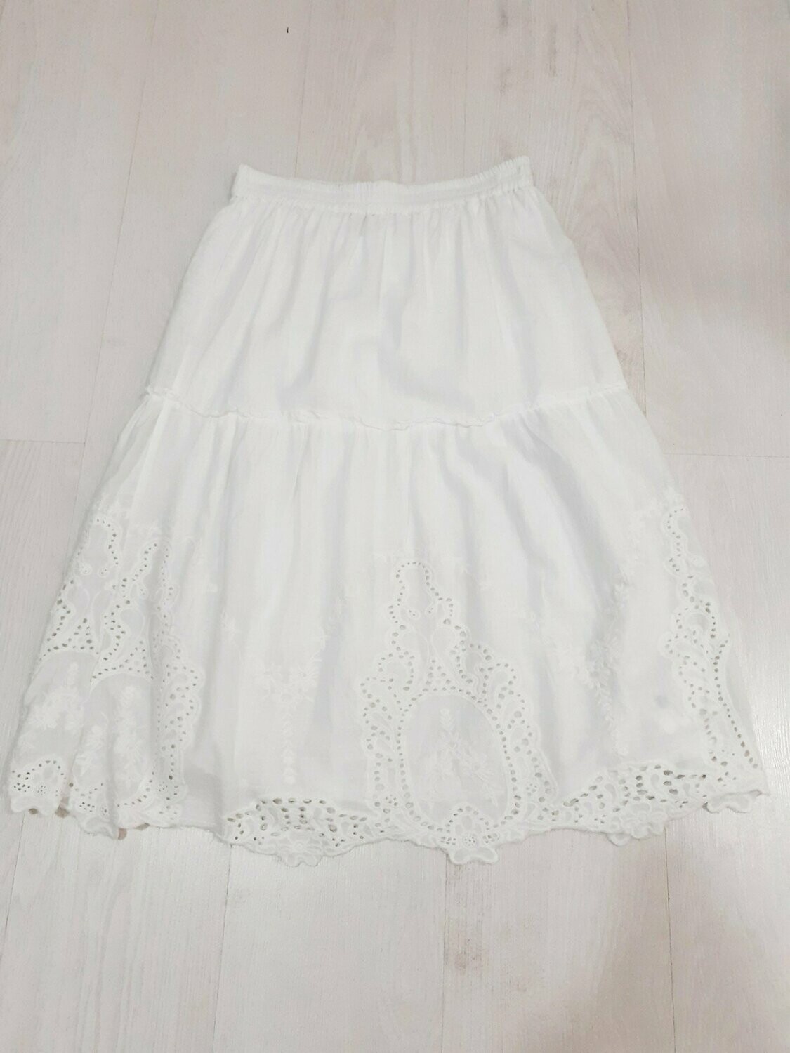 Falda blanca ibicenca