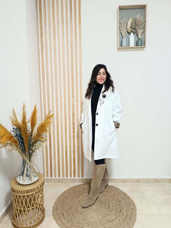 abrigo, blanco, animal print
