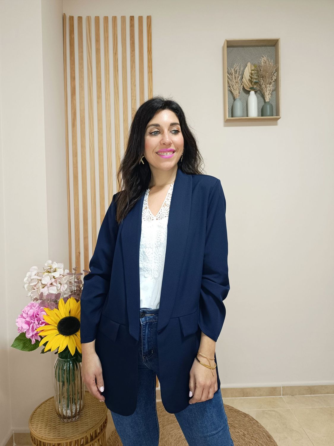 Blazer azul marino con manga fruncida, cuello smoking, sin forro y con hombreras