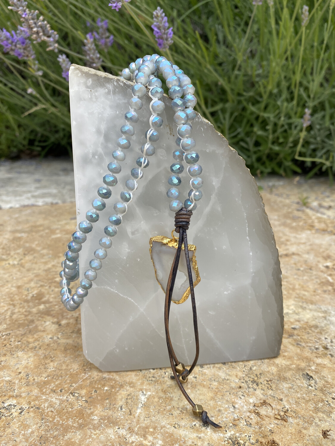 Gold Agate Druzy wit Blue Crystal Necklace 