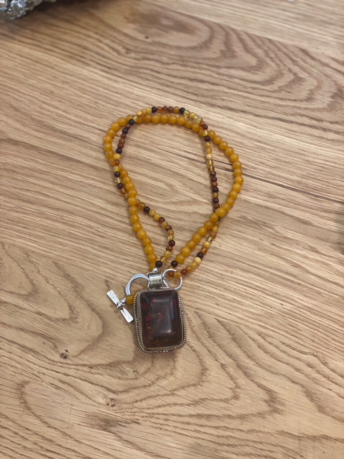 ESIAAM Multi-Color Amber & Pendant Necklace 