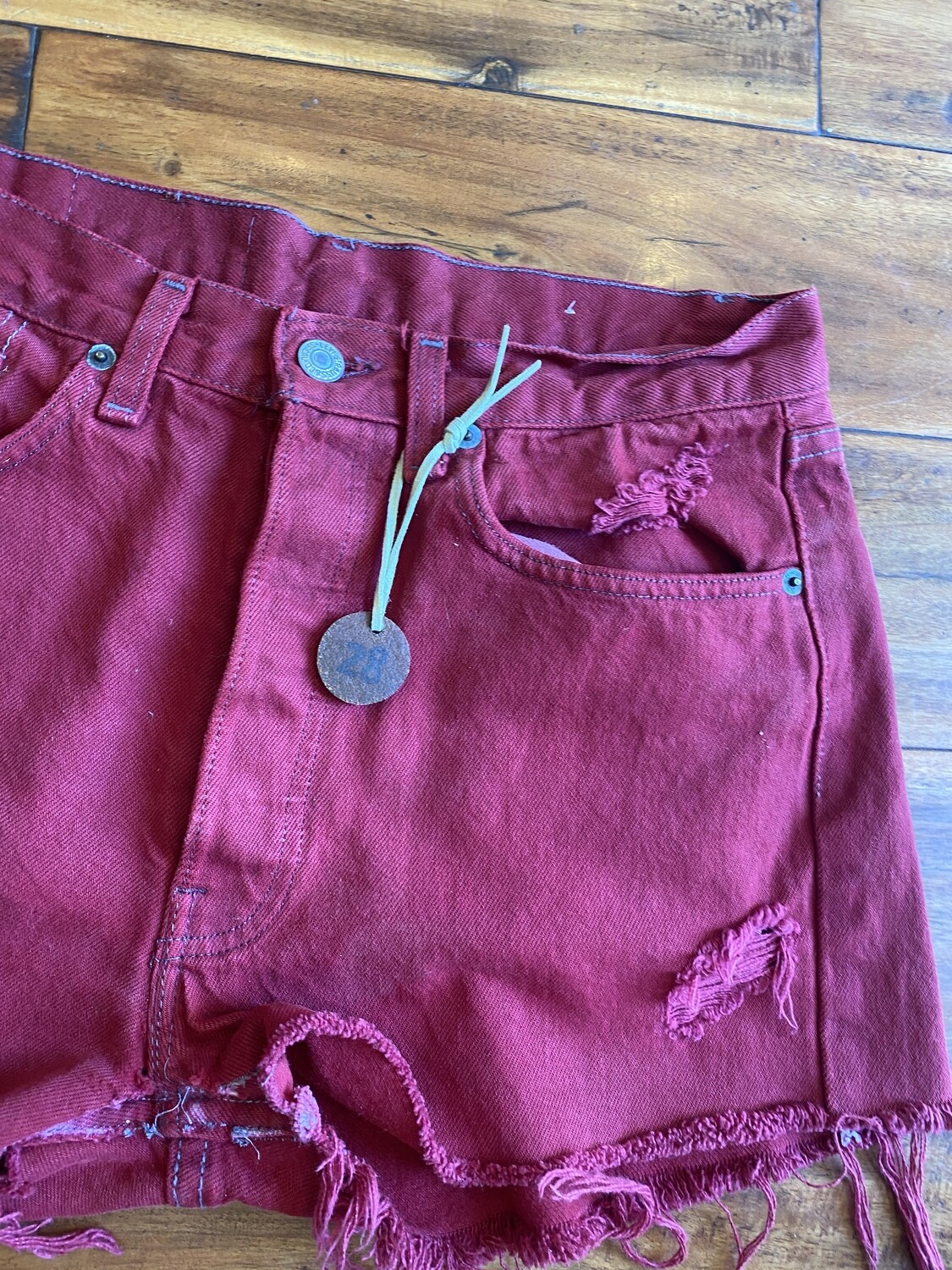 Junkyard Levi&#39;s RE-Worked Upcycled Dyed Claret Red Denim Button fly (3) GENUINE Vintage Pre-1997 Shorts 28