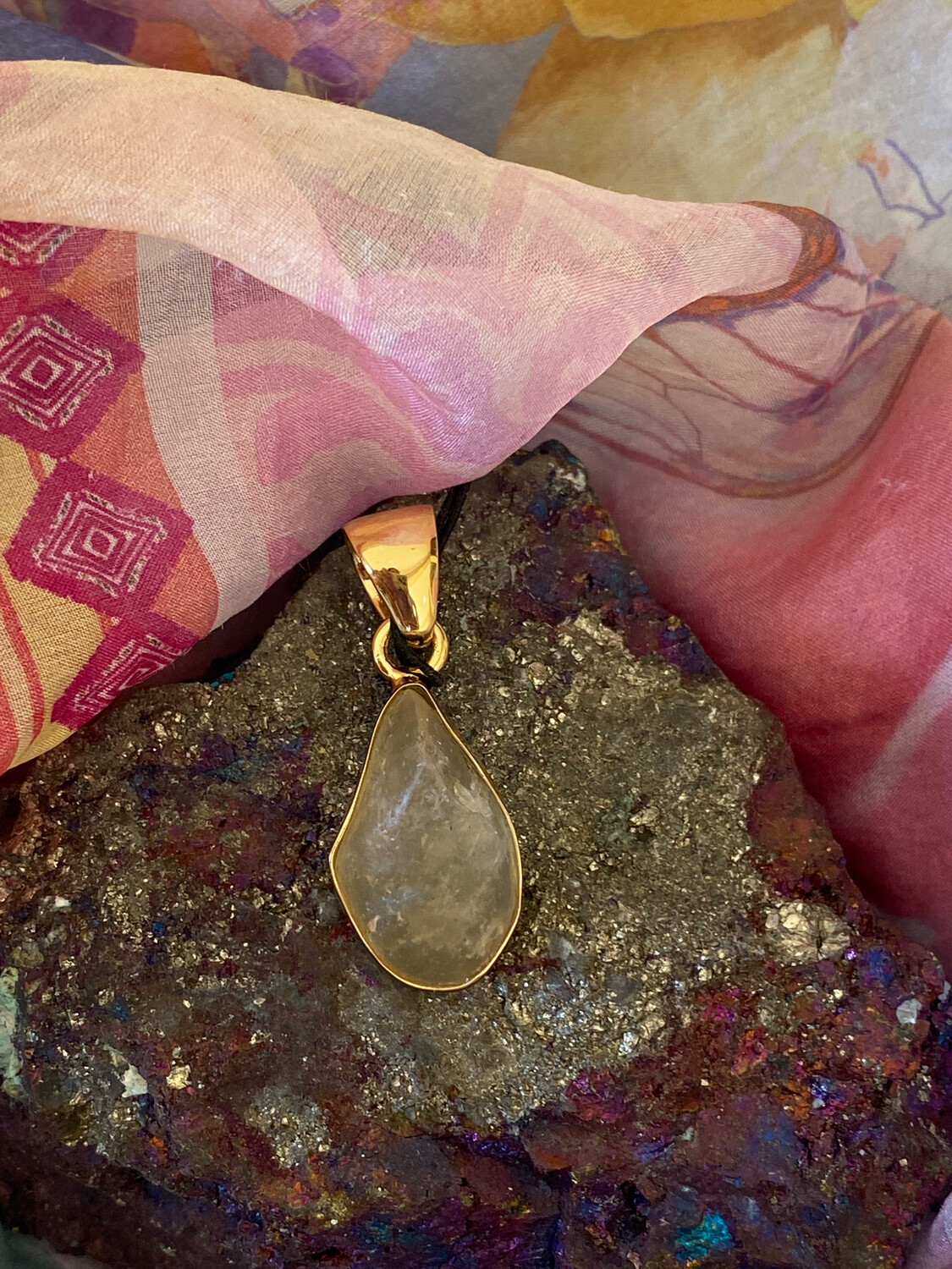 Charles Albert Lybian Glass, Gold, Alchemia Pendant (1)