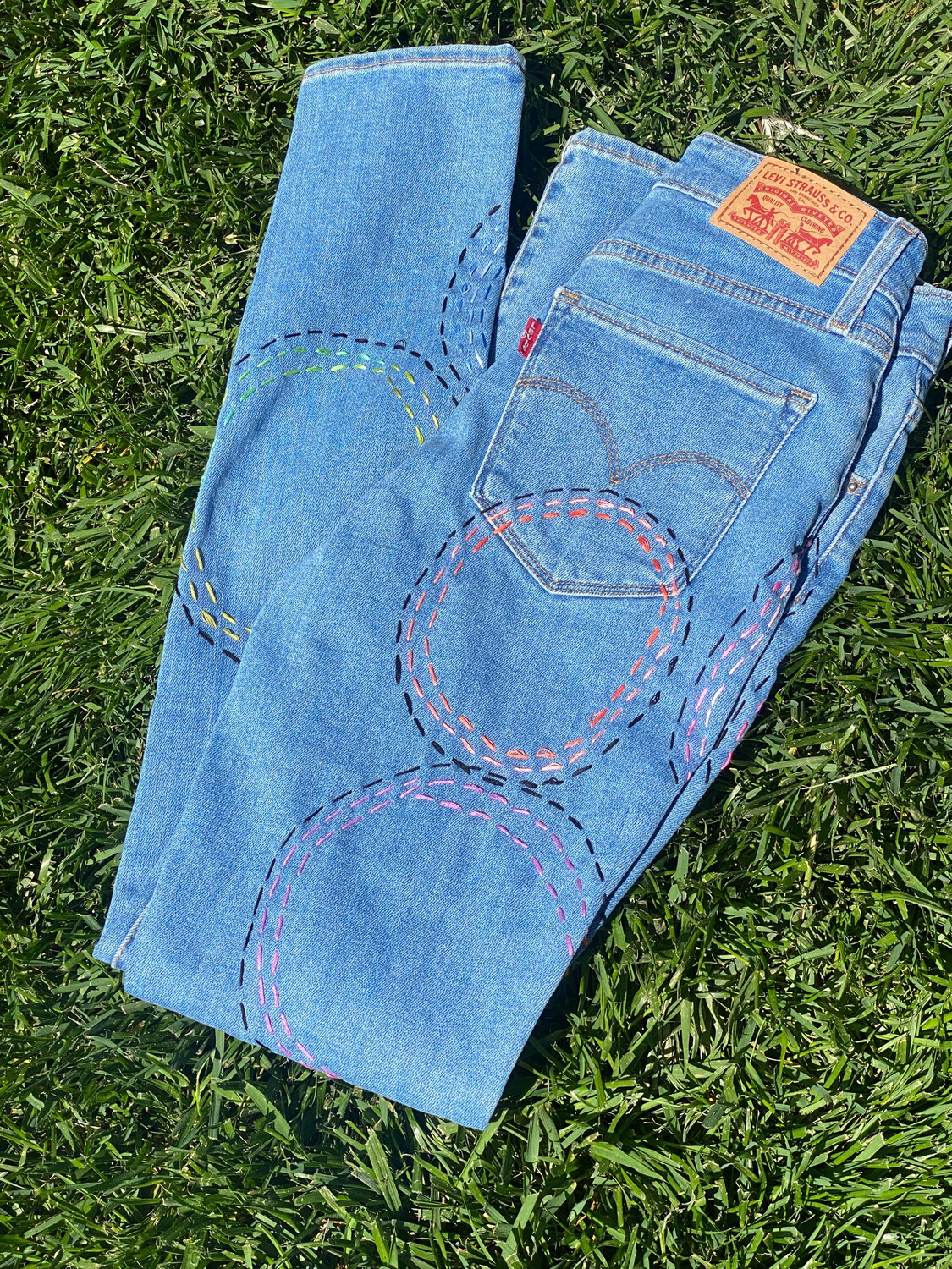 ESIAAM Levi's Embroidered "Free Spirit" Jeans 26 