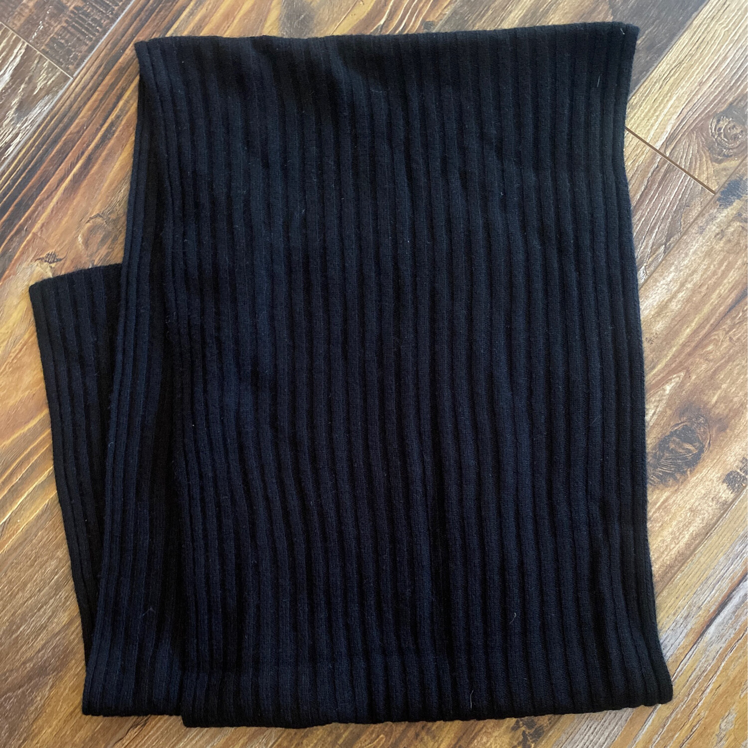 QI Cashmere Ribbed Scarf, Black