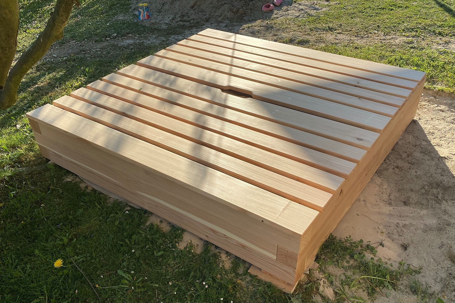 Sandkasten aus Schweizer Holz