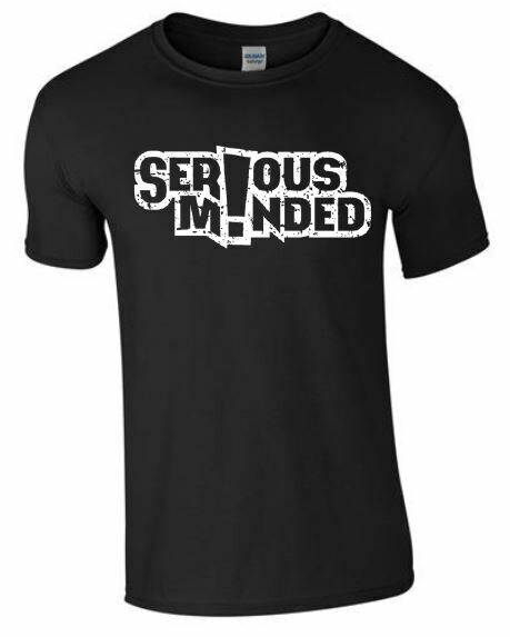 T-Shirt
SERIOUS MINDED
schwarz