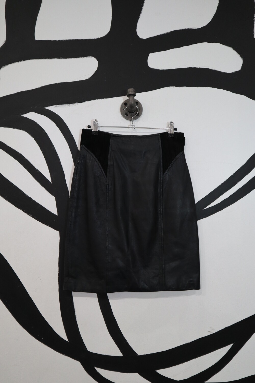 Chia Leather Miniskirt with Suede Darting Size M