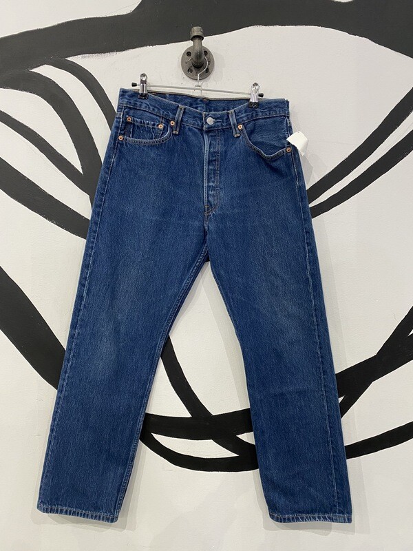 Classic Levi's 501s in Midwash Blue Denim - 33 x 30 Classic Levi's 501s in Midwash Blue Denim - 33 x 30