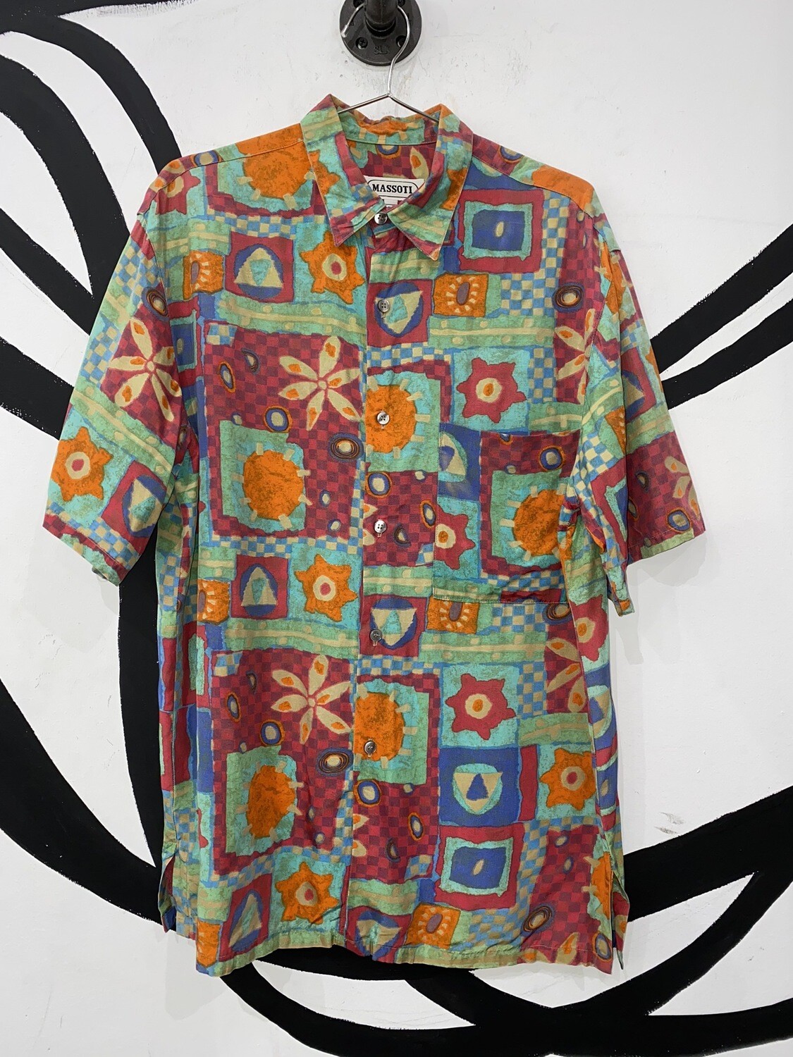 Men’s Printed Button Up Top Size M