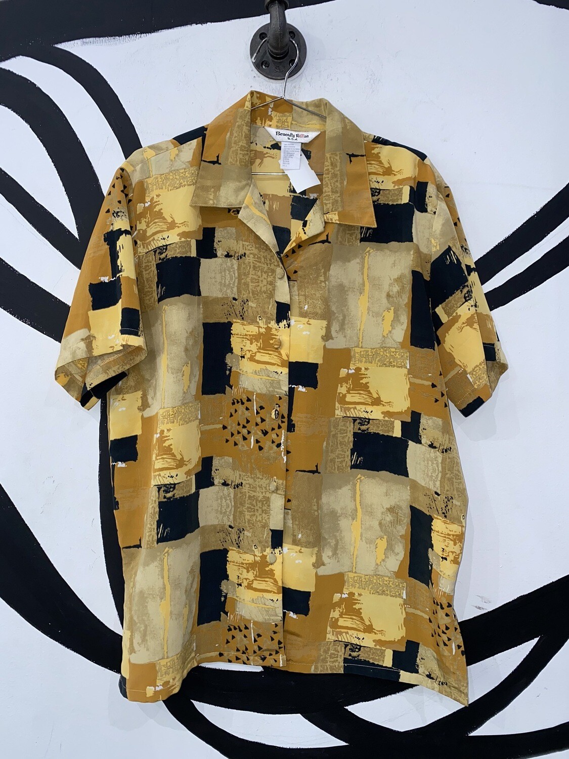 Men’s Abstract Printed Short Sleeve Button Up-Size Large Men’s Abstract Printed Short Sleeve Button Up-Size Large