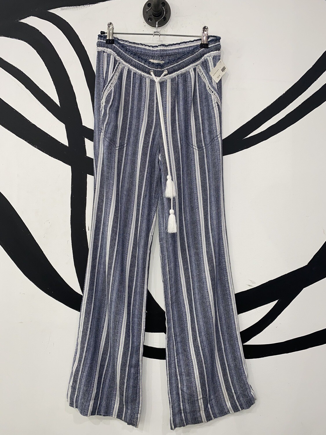 Women’s Striped Linen Drawstring Pants-Size 25 Waist Women’s Striped Linen Drawstring Pants-Size 25 Waist