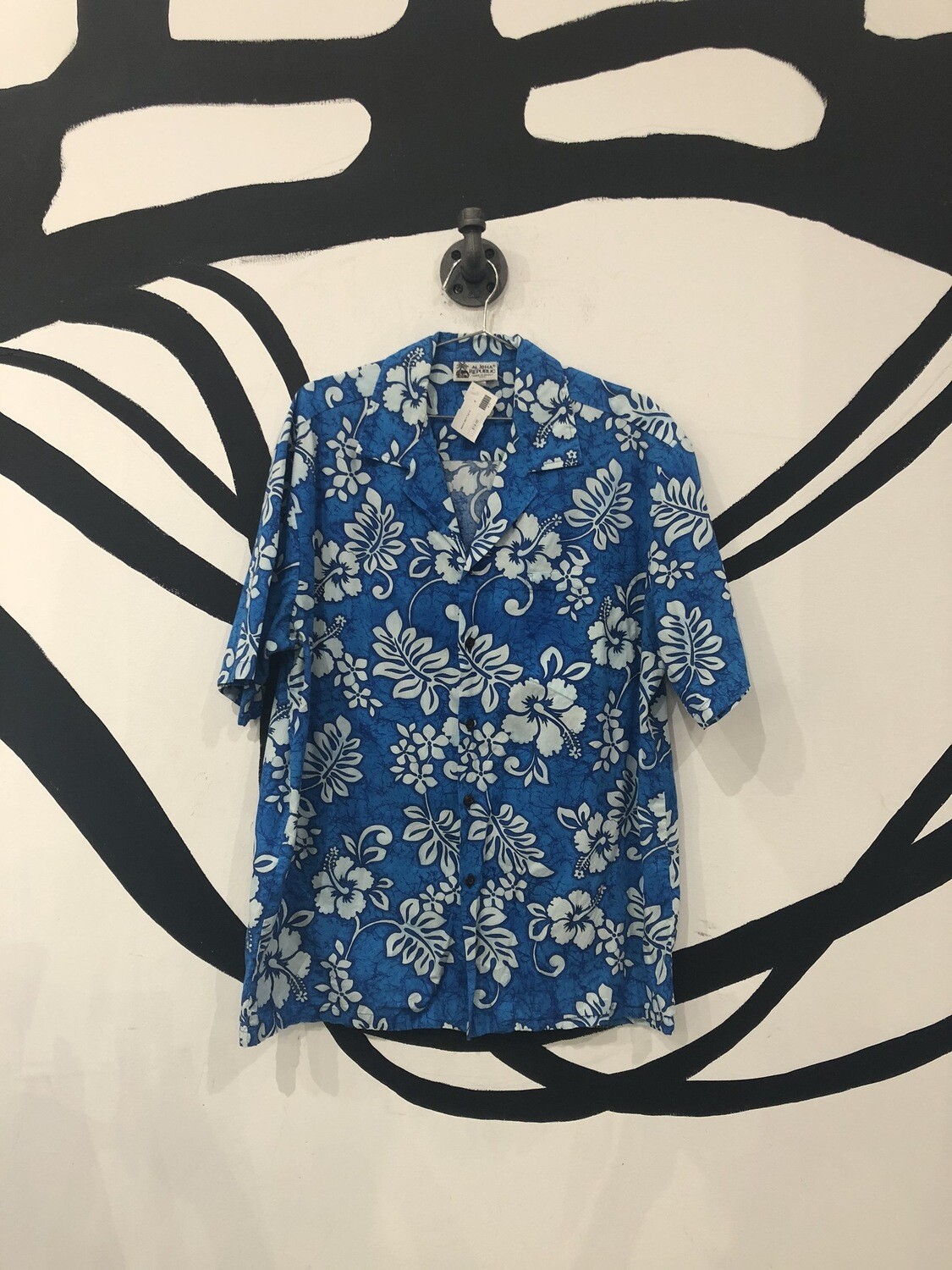 Aloha Republic Hibiscus Short Sleeve Button Up Size M Aloha Republic Hibiscus Short Sleeve Button Up Size M