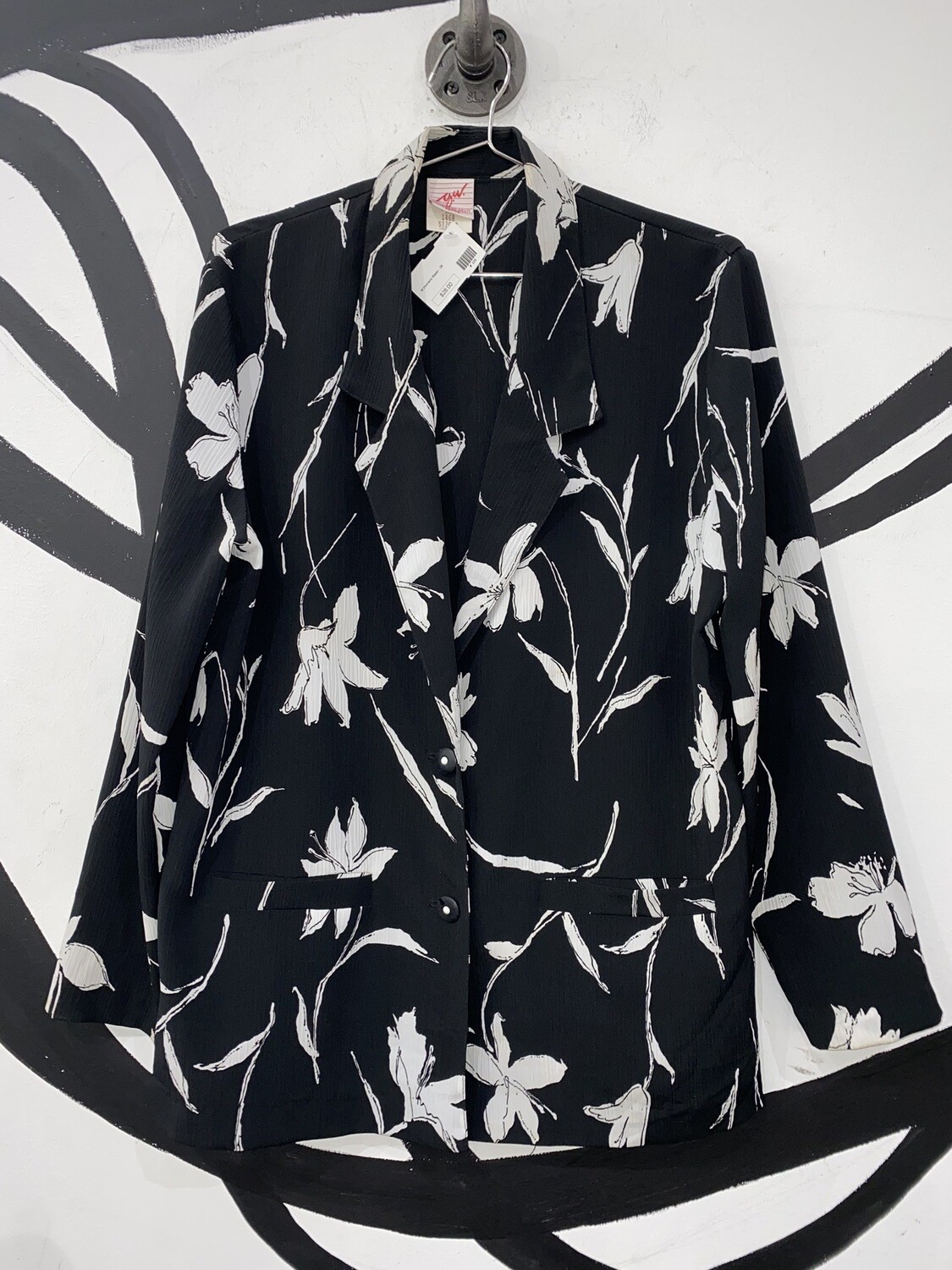 Women’s Lightweight Floral Blazer-Size 8 Women’s Lightweight Floral Blazer-Size 8