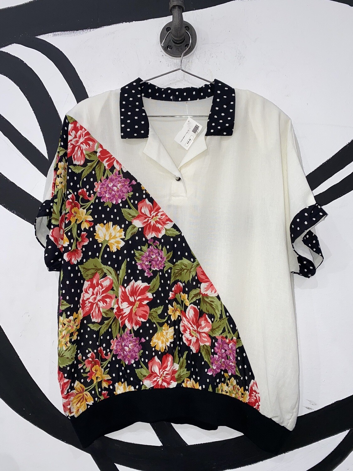 Diagonal Split Floral Collared Polo Top Size L Diagonal Split Floral Collared Polo Top Size L
