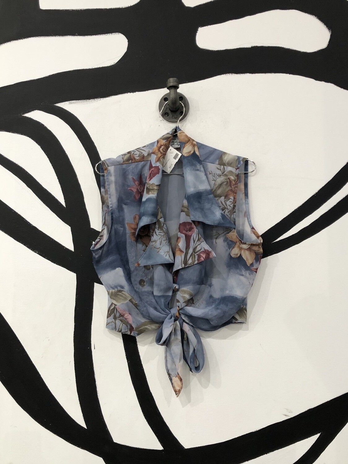 Floral Tie Front Crop Top Size L Floral Tie Front Crop Top Size L