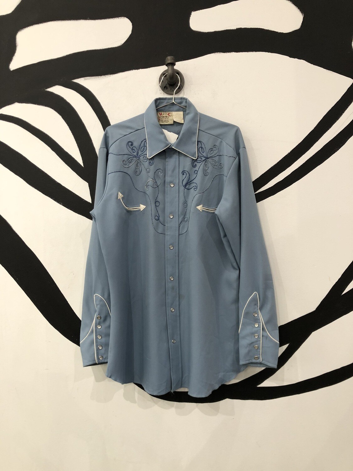 Western Embroidered Button Up Size L Western Embroidered Button Up Size L