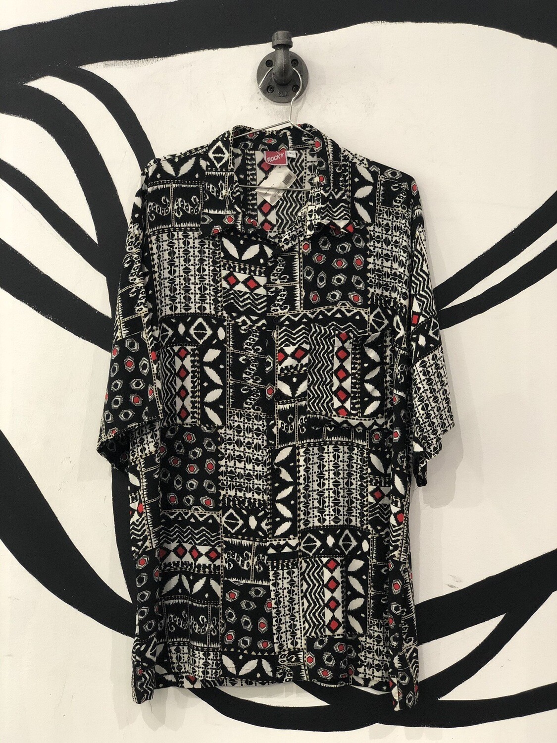 Rocky B&W Geometric Pattern Short Sleeve Button Up Top Size XL Rocky B&W Geometric Pattern Short Sleeve Button Up Top Size XL