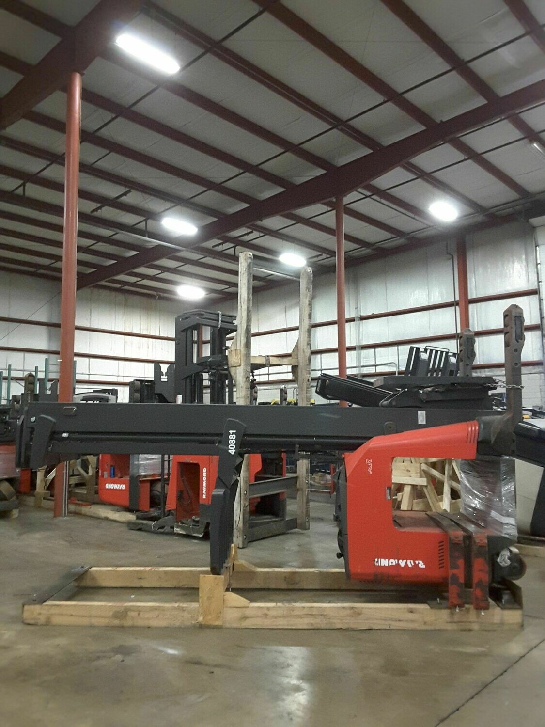 RAYMOND / 3.2 K / Deep Reach Truck (Electric)