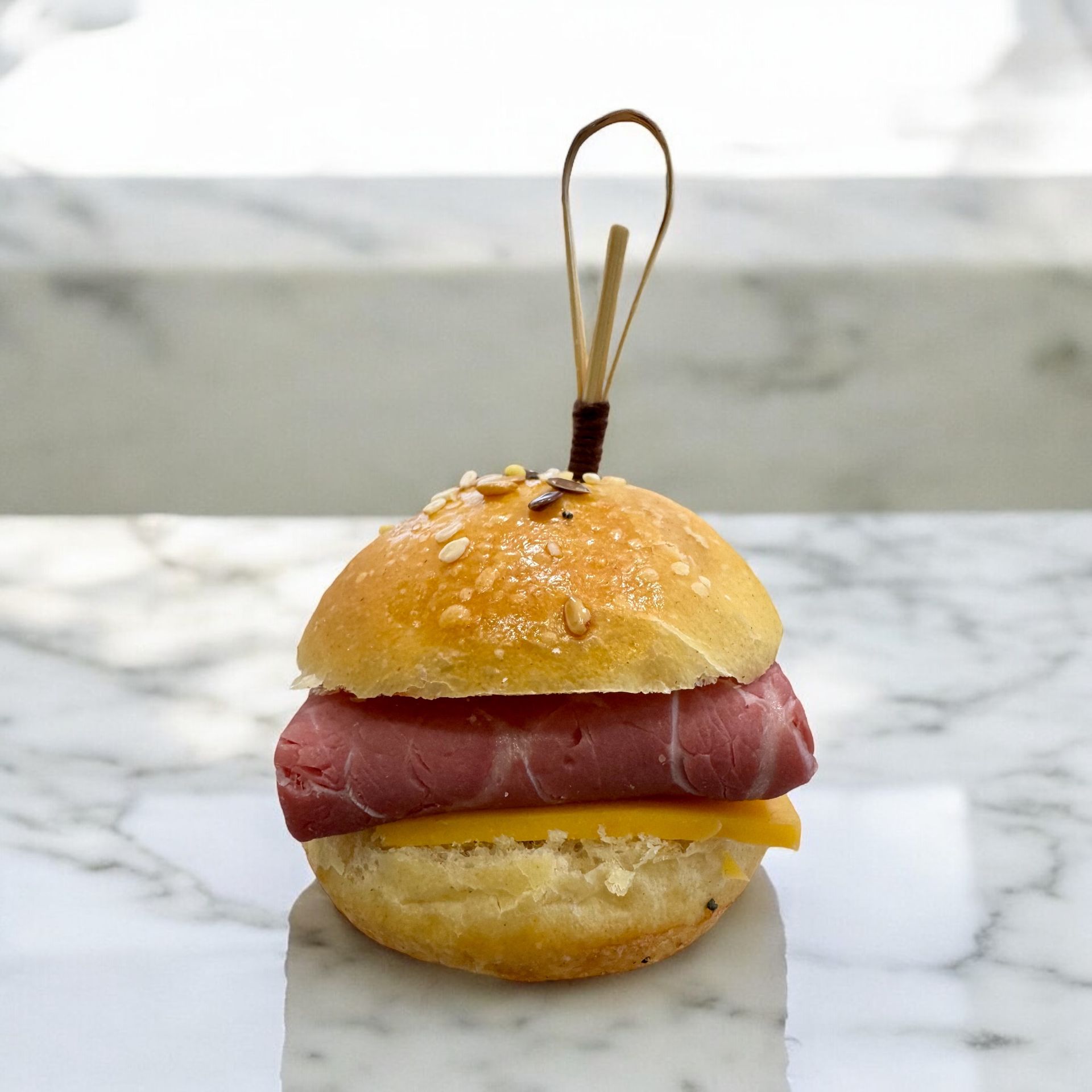 Minis burgers pastrami de bœuf Ibérique 27 pièces