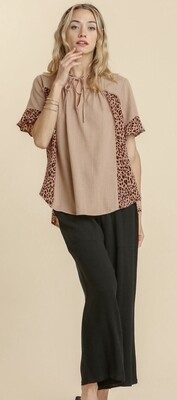 Umgee Linen blend animal print short sleeve blouse