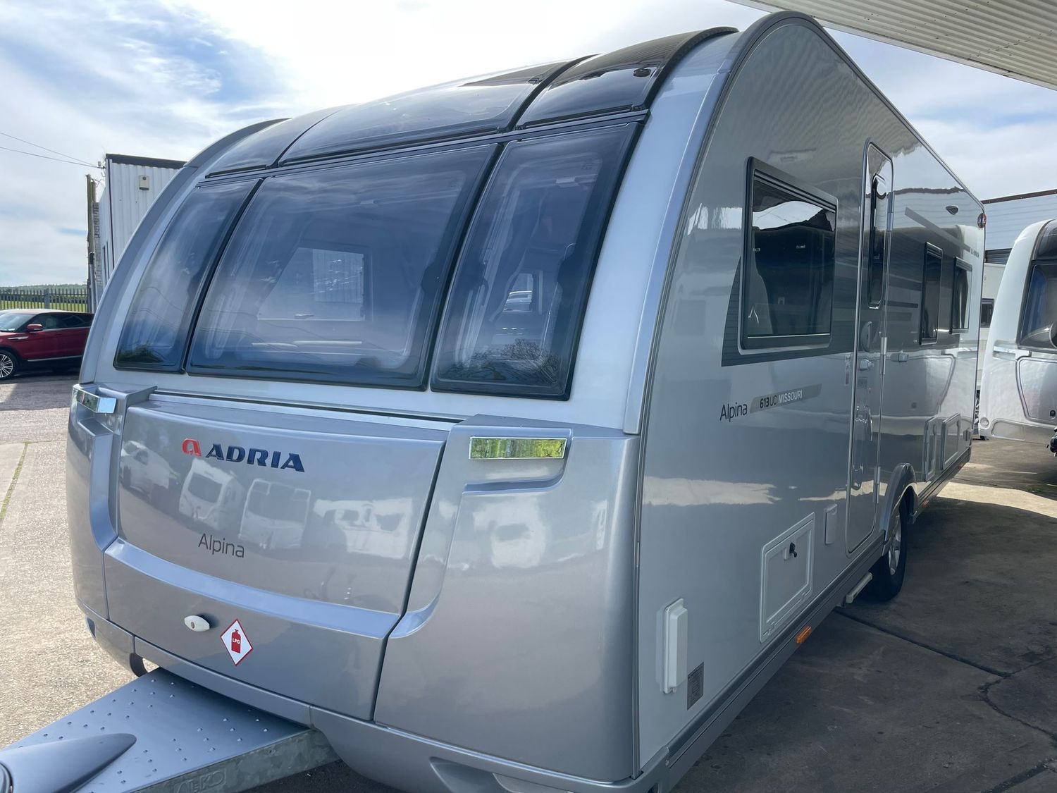 Adria Alpina Missouri 613UC / 8ft Wide / End Bedroom