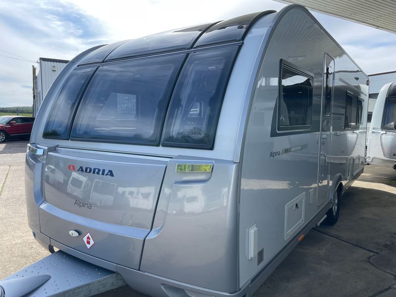 Adria Alpina Missouri 613UC / 8ft Wide / End Bedroom