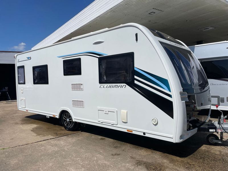 Lunar Clubman SI (2017) Island Bed