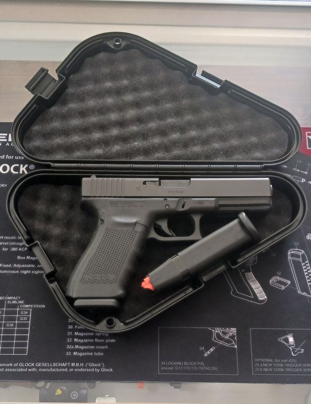 Used Glock 21 Gen4 w/1-10rd &amp; 1-13rd Magazines. Oak Lawn, IL.