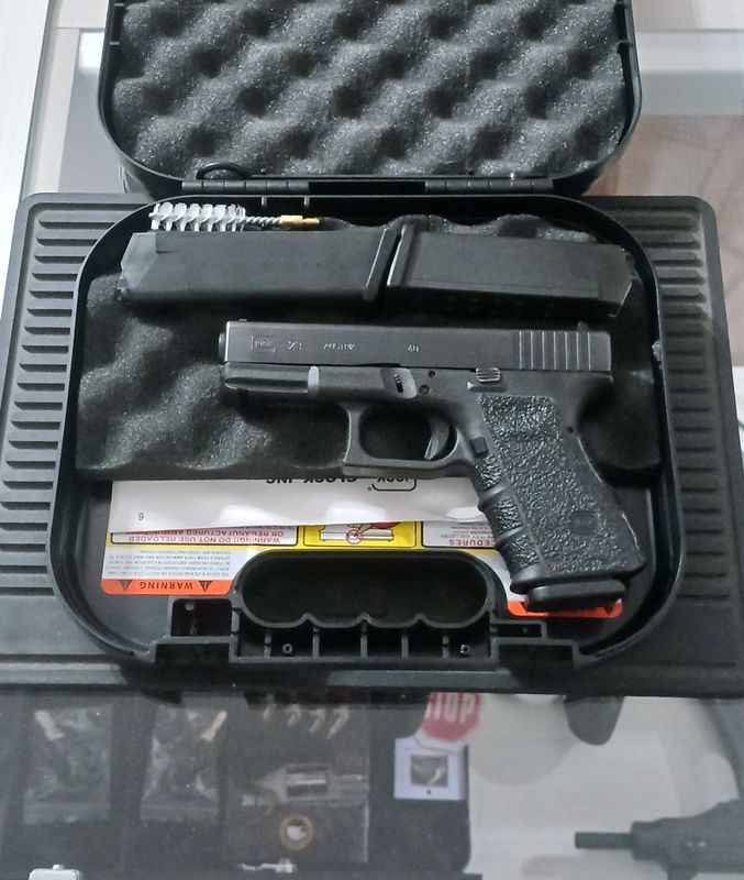 Used Glock 23 Gen3 .40cal 4in w/3-13rd Mags, Glock Case, &amp; Grip Tape