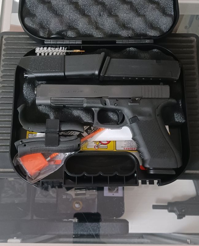 Glock 35 Gen4 .40cal Display Model w/3-15rd Mags
