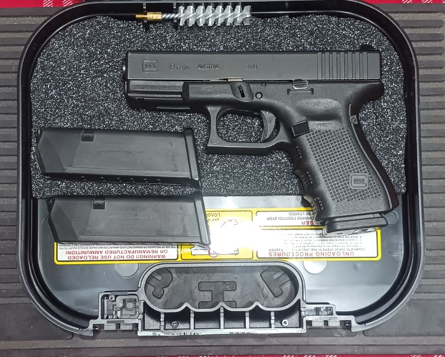 Used LE Trade-In Glock 19 Gen4 w/3-15rd Magazines &amp; Case. Oak Lawn, IL.