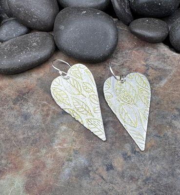 Handmade Aluminum Heart Earrings – Lightweight &amp; Hypoallergenic Jewelry with a leaf pattern