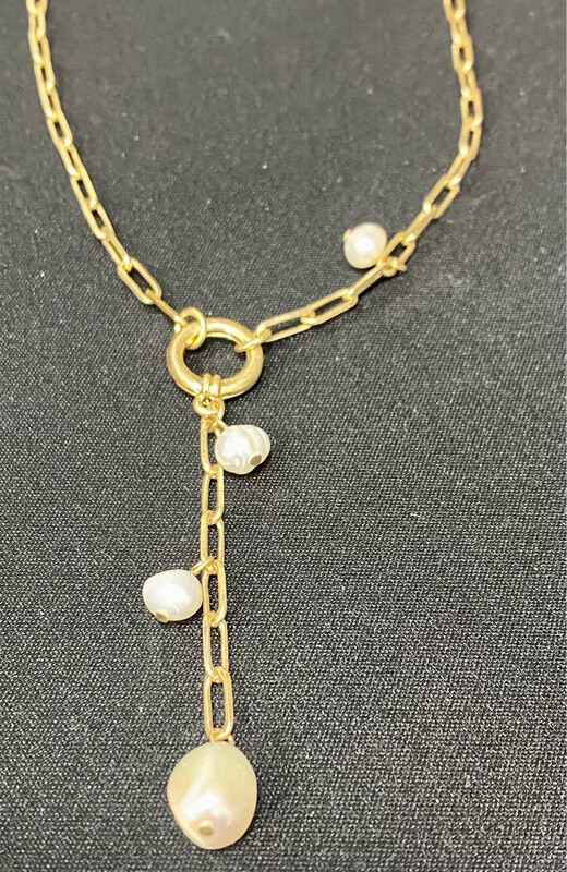 Dangling Pearls Pendant Necklace
