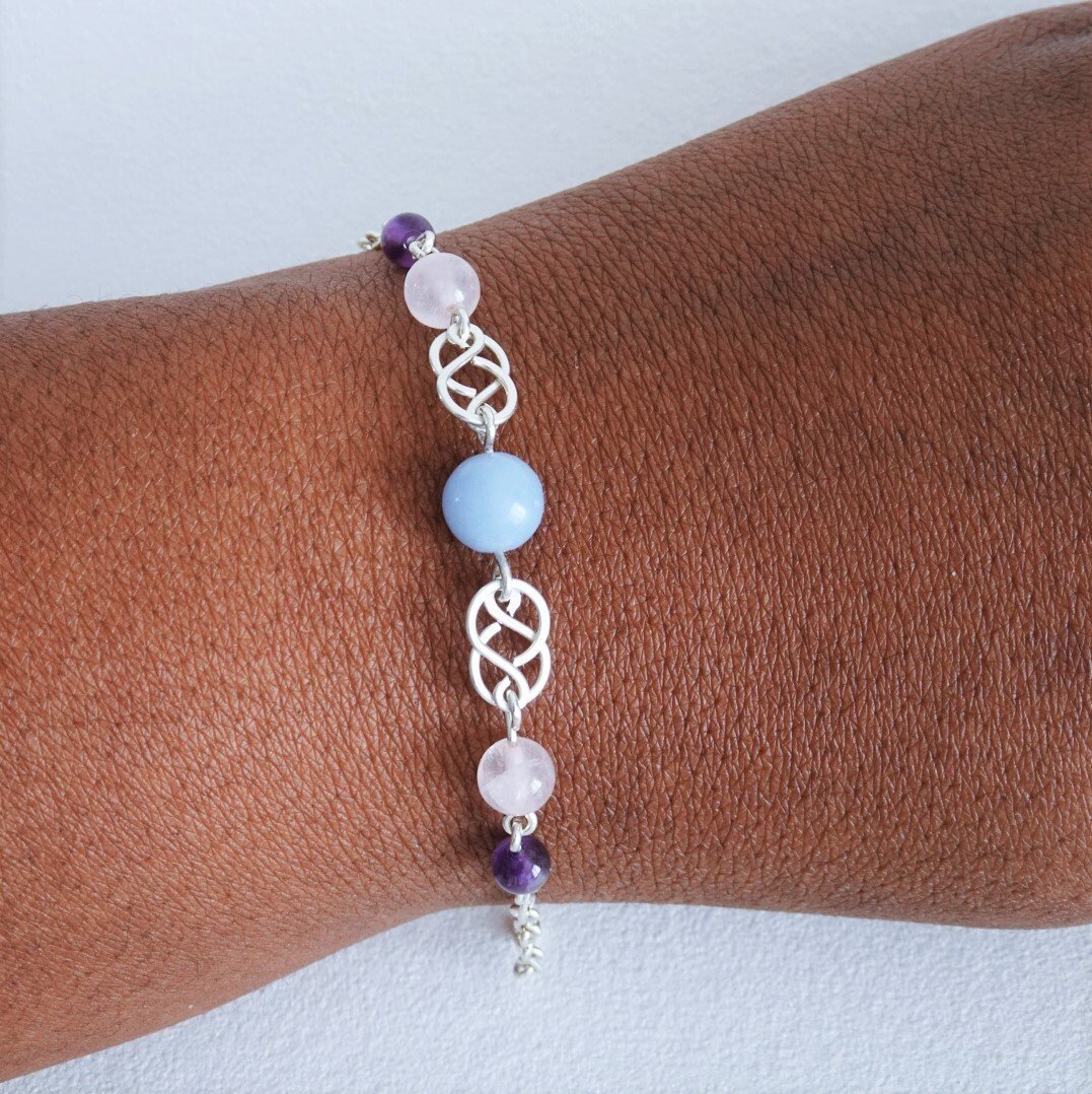 Bracelet fin amethyste angelite cristal de roche et quartz rose