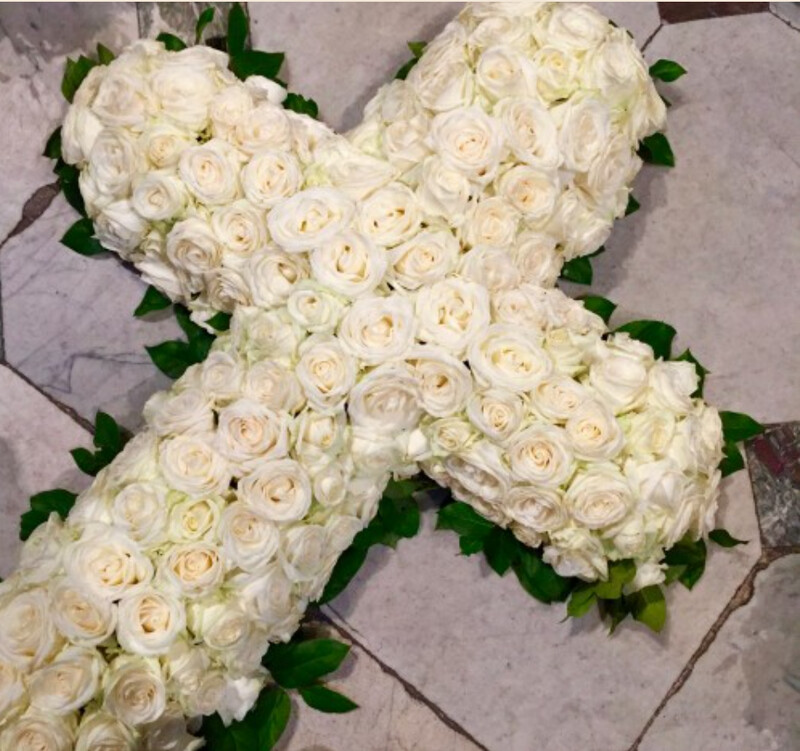 Amour éternel en croix de Roses
