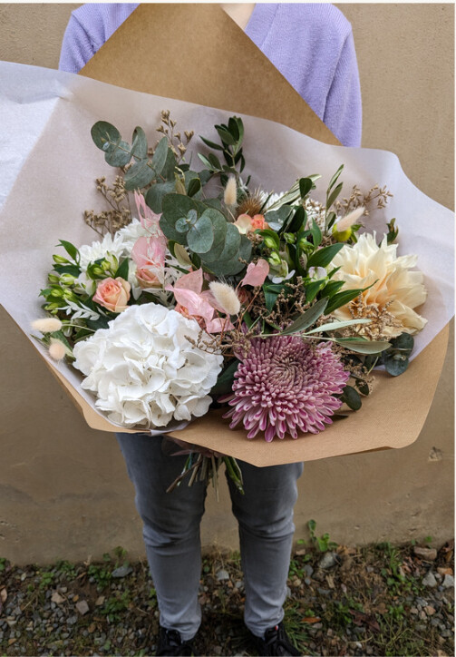 Hommage en bouquet de fleurs de saison (visuel proposé à titre d&#39;exemple)