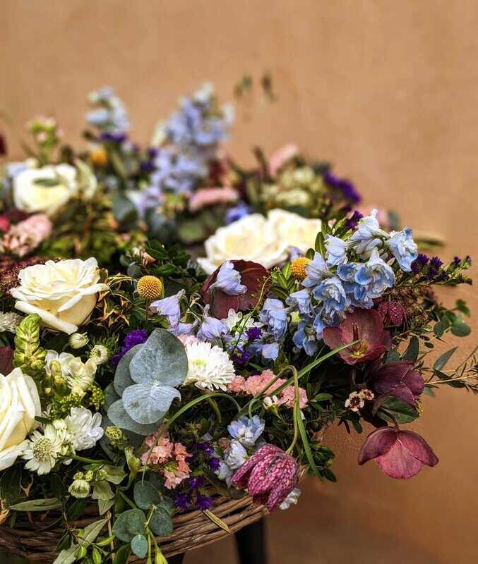 Couronne de fleurs en base osier