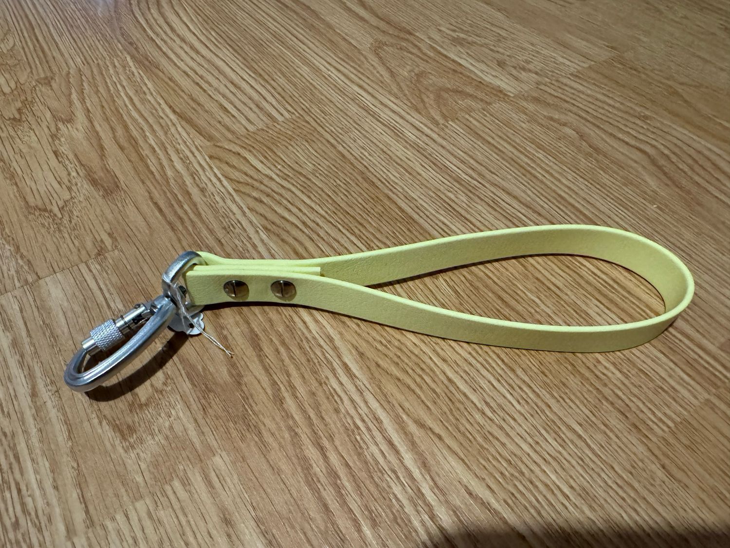 Poignée biothane jaune pastel
