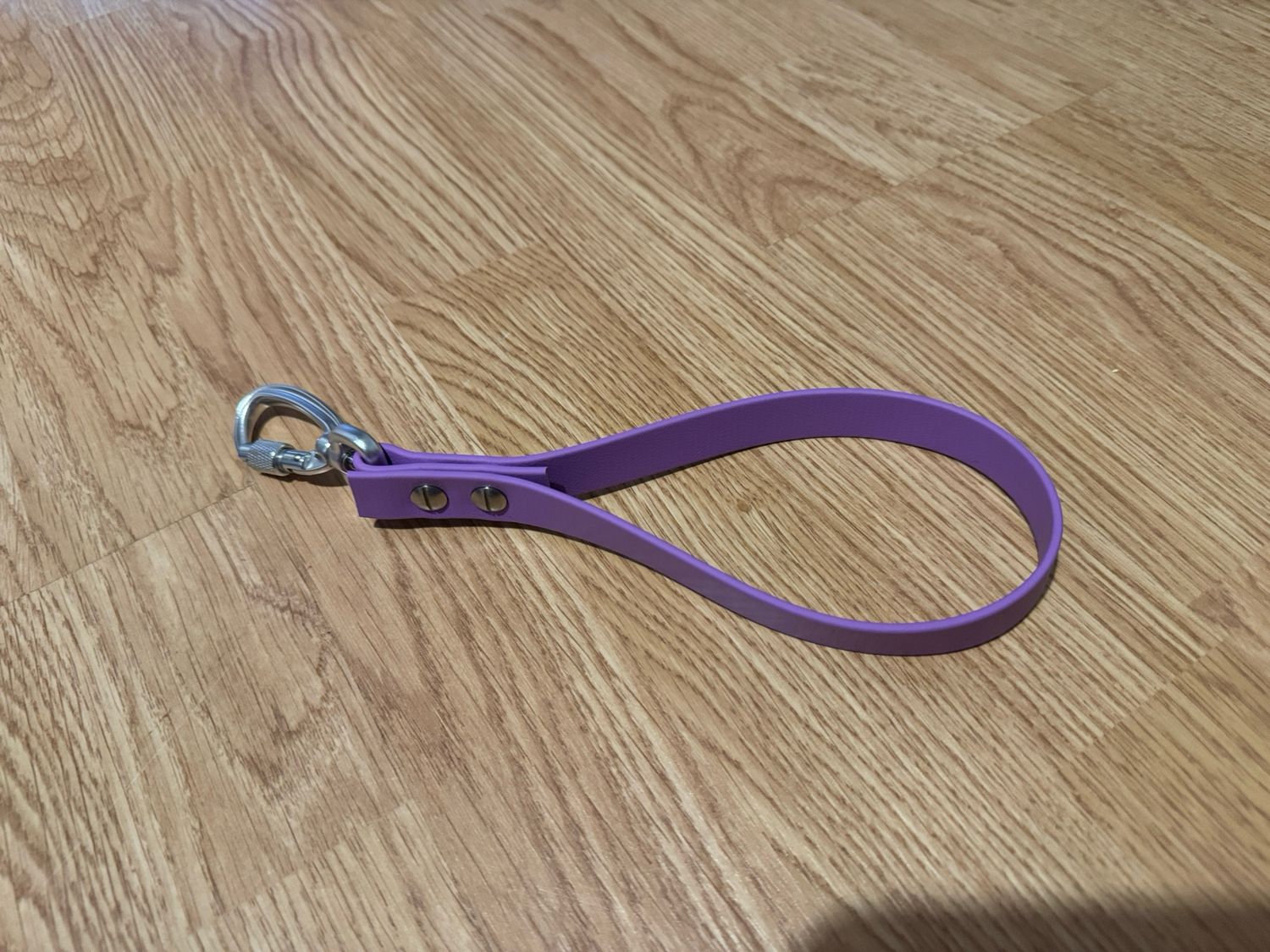 Poignée biothane mauve 